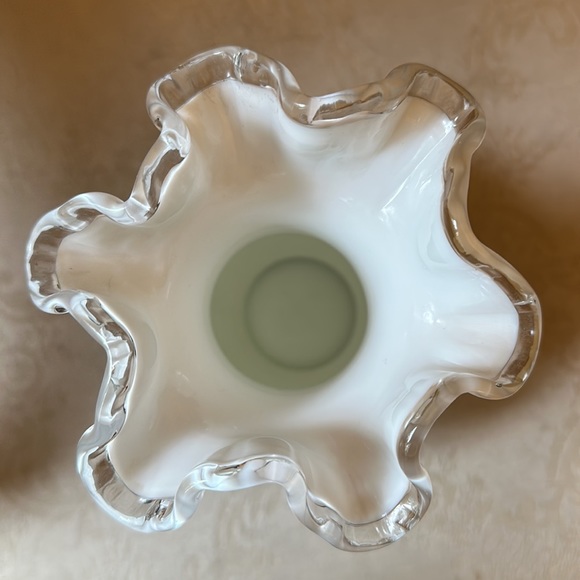Fenton milk glass SilverCrest Spanish Lace with ruffled edge vase - Picture 3 of 11